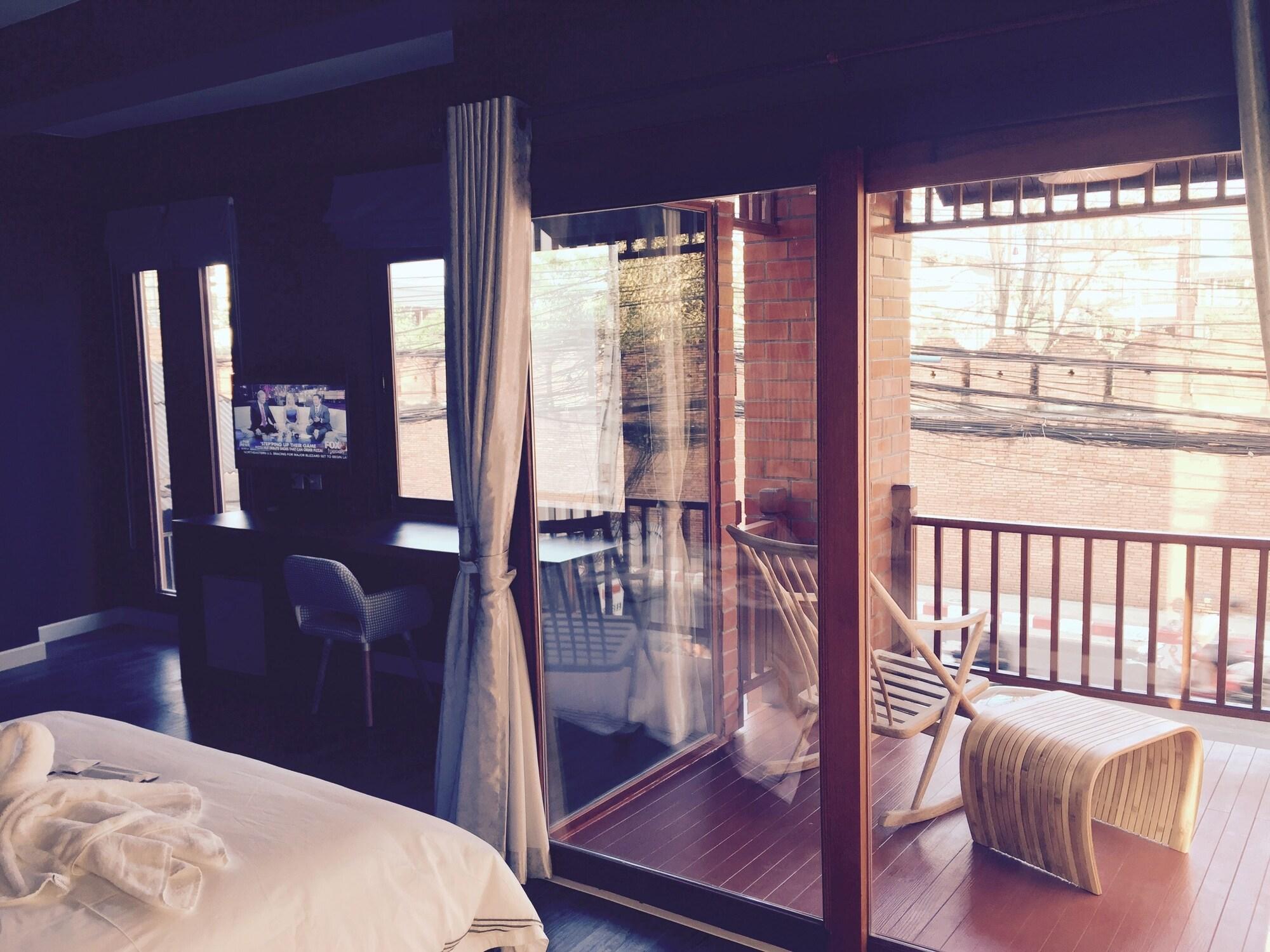 Joyful Thai Boutique Hotel Чиангмай Екстериор снимка