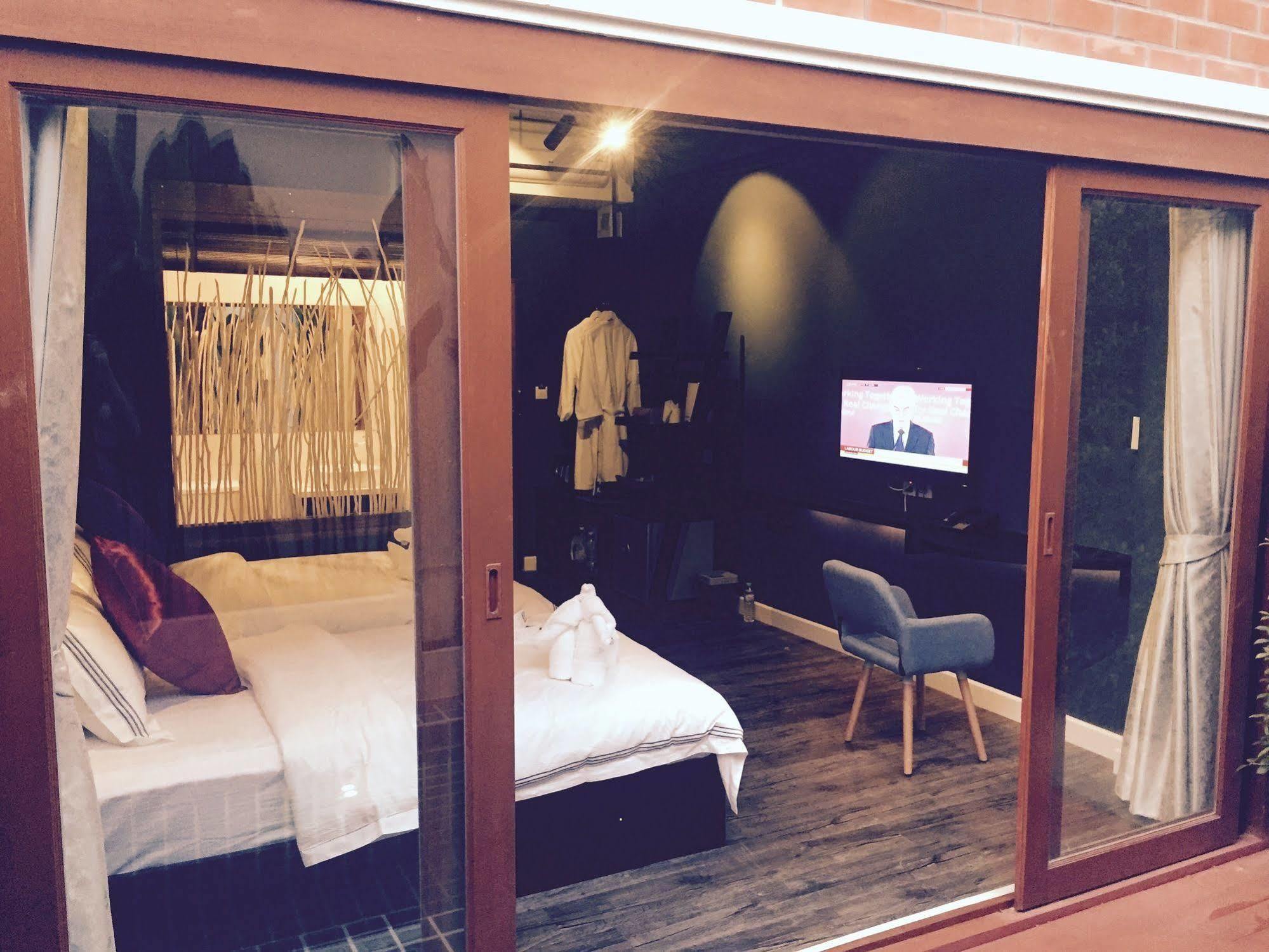 Joyful Thai Boutique Hotel Чиангмай Екстериор снимка